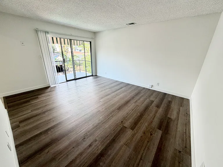 66 S Grand Oaks Ave — Photo 12