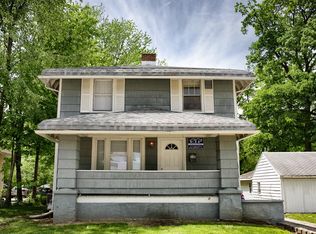 1048 9th St, Charleston, IL 61920