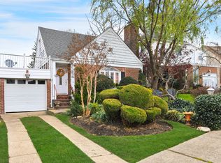 9-35 121st St, College Pt, NY 11356