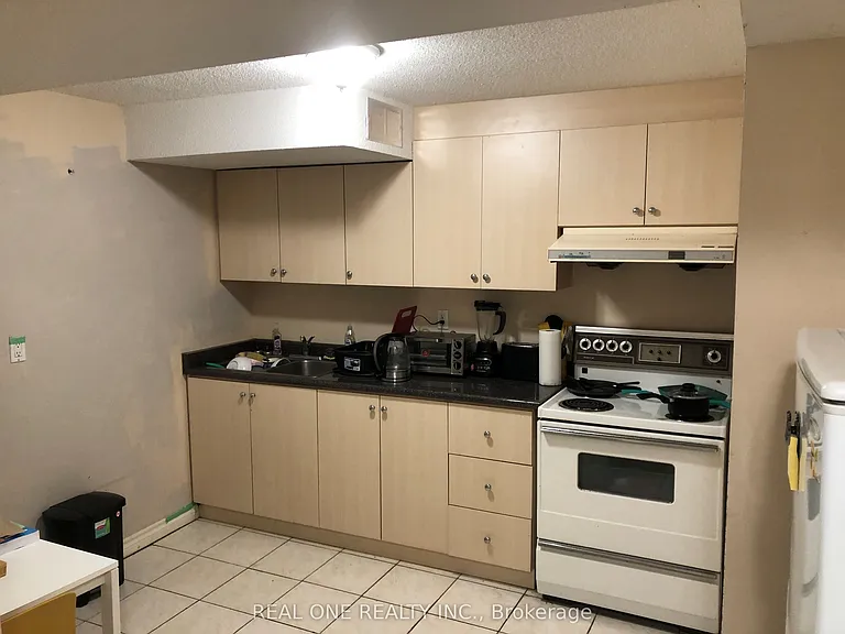 160 Elson St #1 — Photo 6