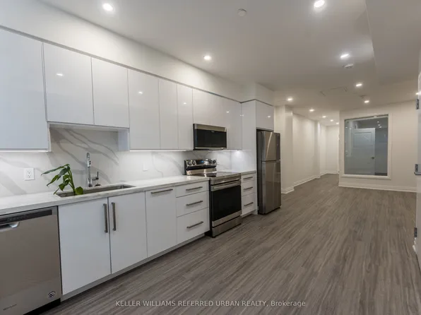 475 Queen St W #201, Toronto, ON M5V 2A9