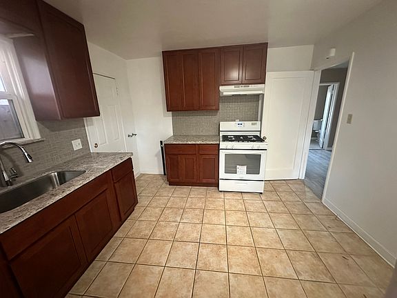 5th image of 1075 47th St #A
