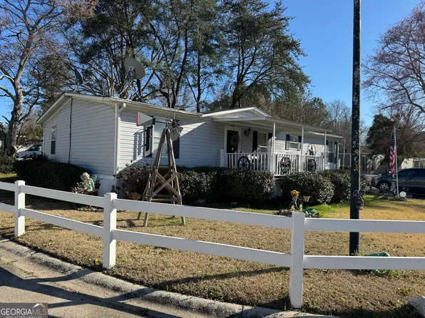 9 E Meadow Ln SW, Conyers, GA 30012