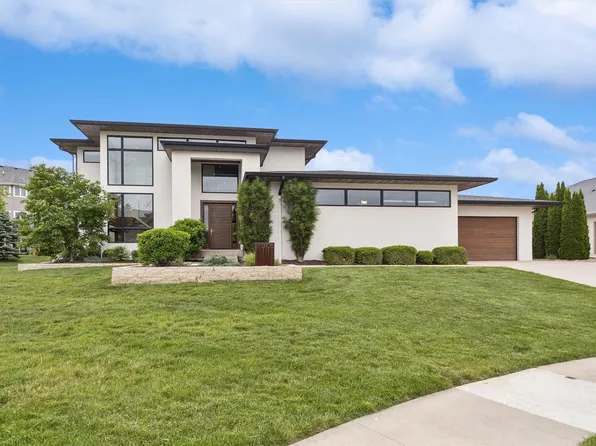 3106 162nd St, Urbandale, IA 50323