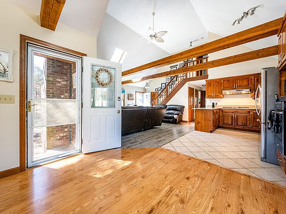 5th image of 35 Kettle Hole Rd