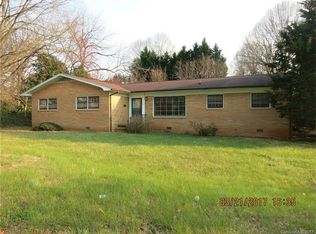 631 W 7th St, Newton, NC 28658