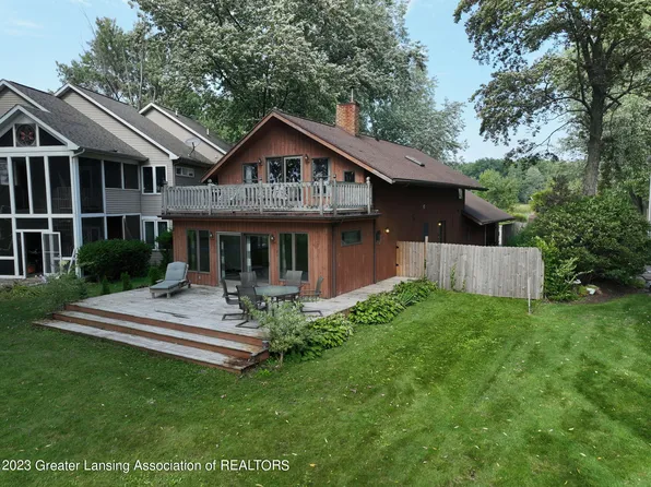 6211 E Lake Dr, Haslett, MI 48840