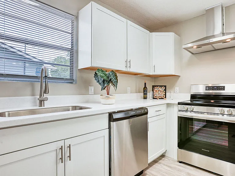 726 Fleming Rd — Photo 9