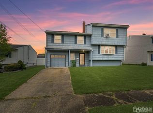 626 Franklin Dr, Perth Amboy, NJ 08861