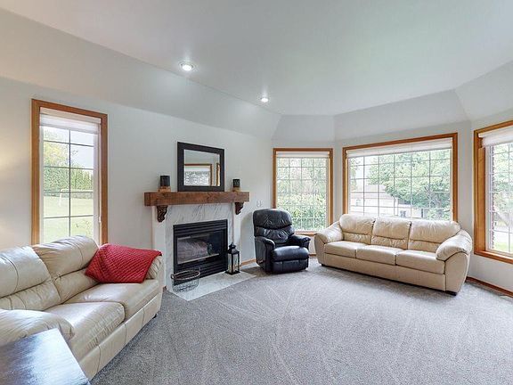 3rd image of 3444 Eastlake Dr