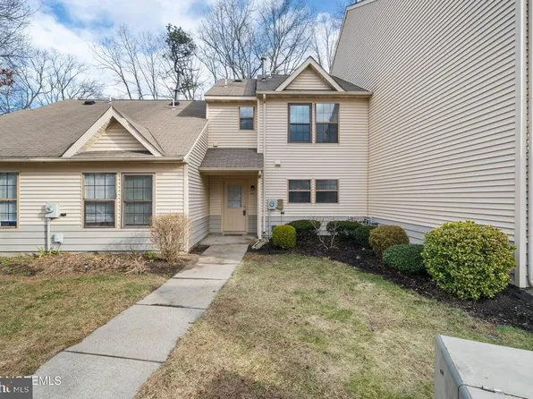 601 Bromelia Ct, Jackson, NJ 08527