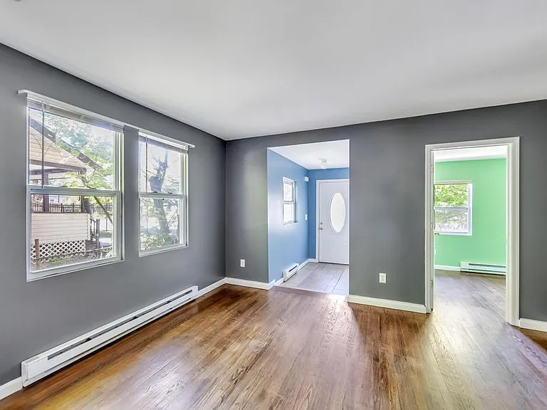 82 Columbia St — Photo 10