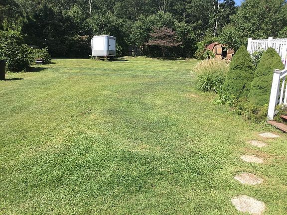 3rd image of 293 Carlton Dr E