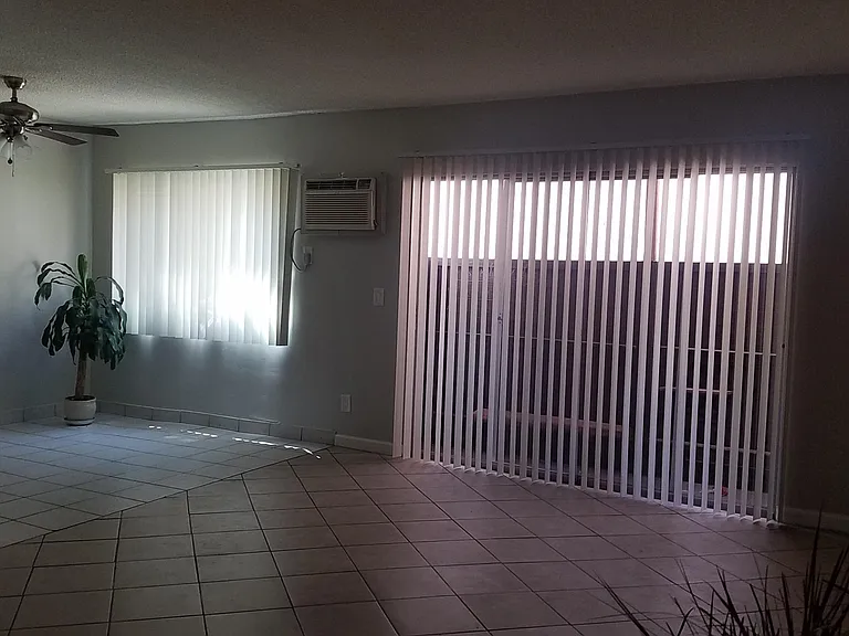 14015 Oxnard St — Photo 9