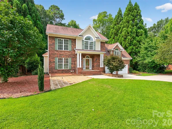 220 35th Ave NE, Hickory, NC 28601