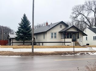 617 N Main St, Gordon, NE 69343