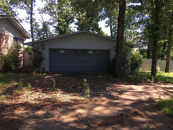 3rd image of 1122 White Dr