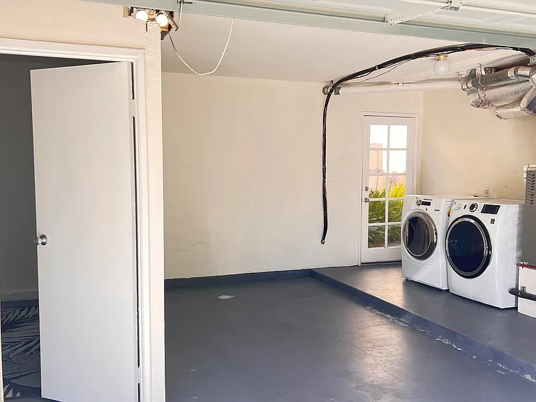 4344 Willow Glen St — Photo 32