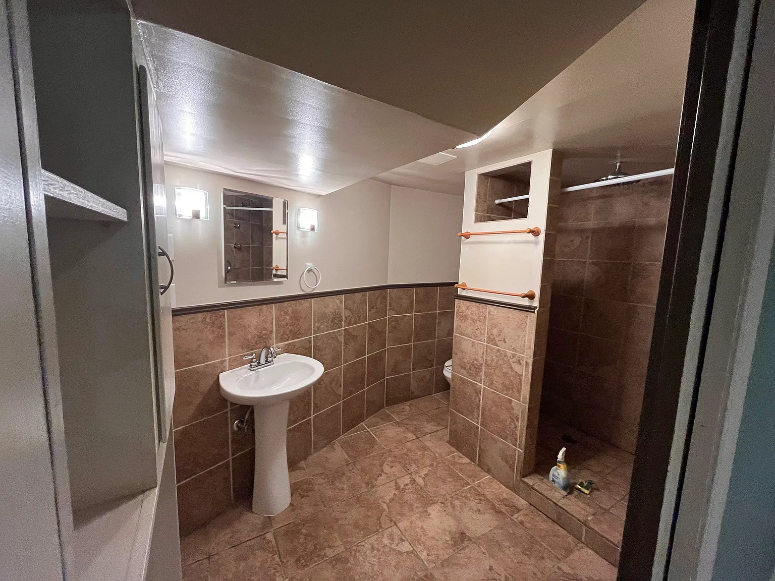 1465 Hemlock Dr — Photo 4