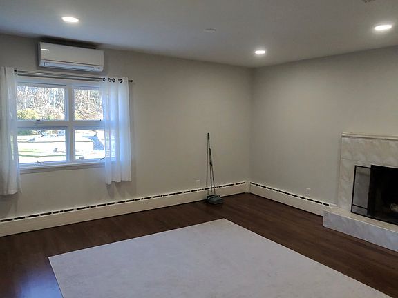 1st Floor Family room
