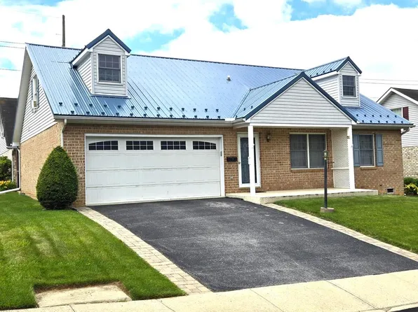 610 W 3rd St, Waynesboro, PA 17268