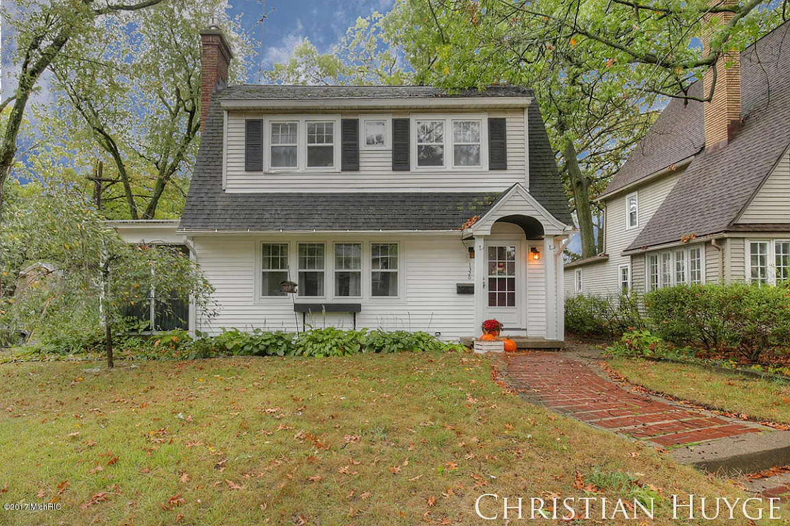 1320 Hall St SE photo 1