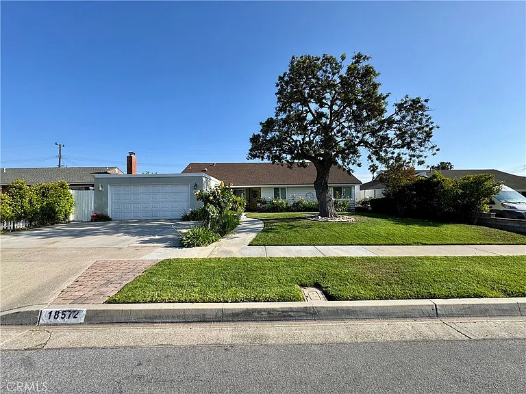 18572 Avolinda Dr — Photo 5