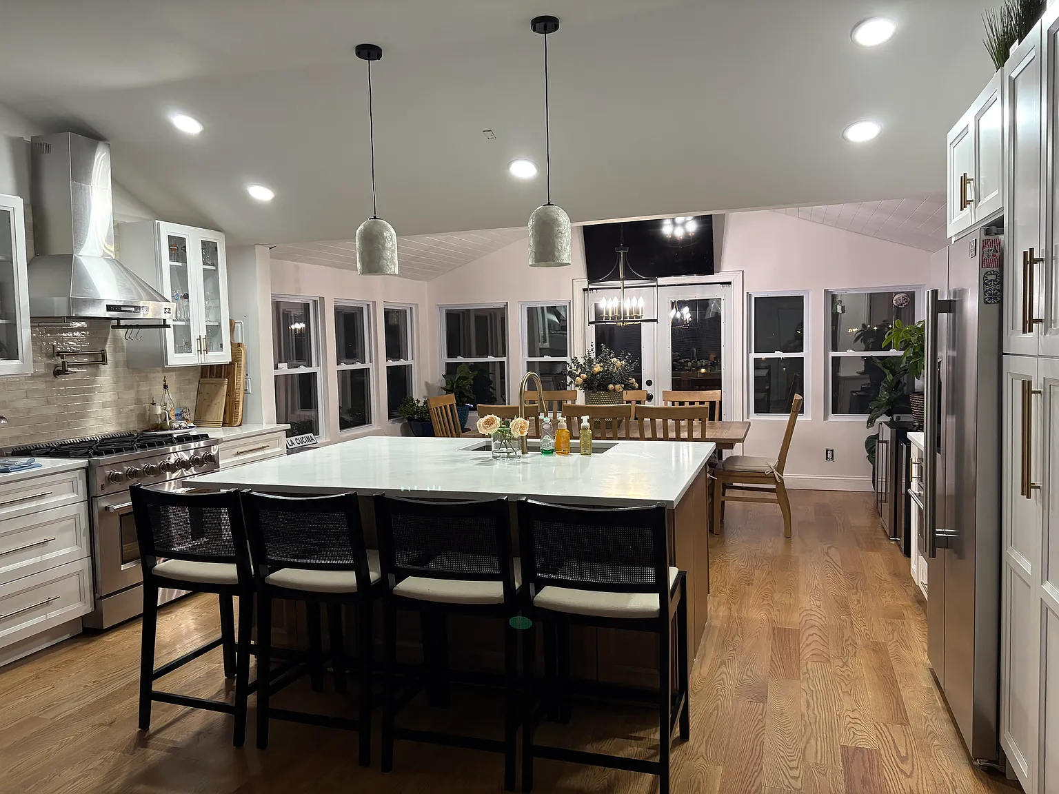 3 bed, 1100 sqft, $3,700 — Photo 3