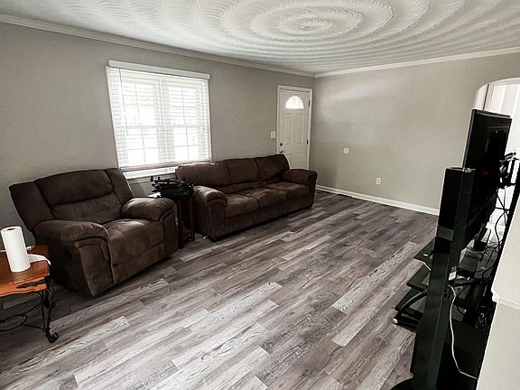 4th image of 8025 Crescent Rd