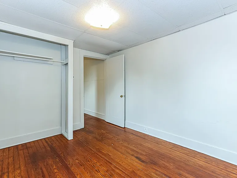 546 Manor St — Photo 13