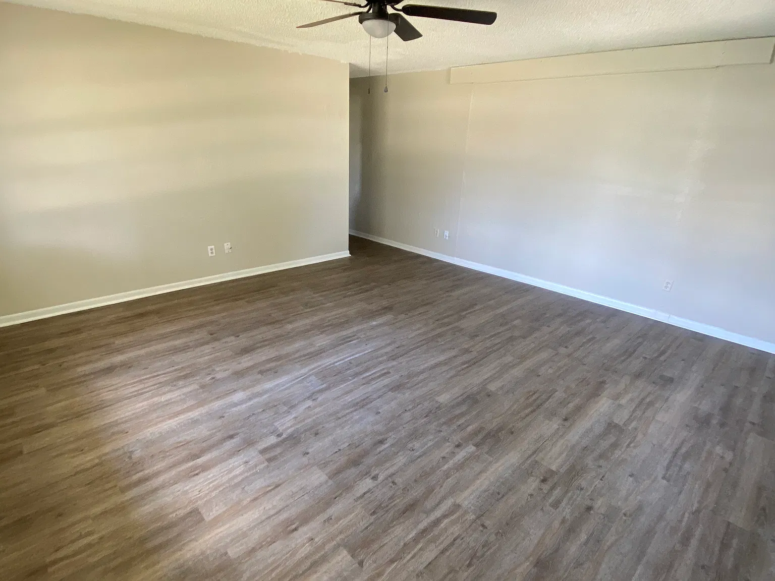 2 bed, 1000 sqft, $1,200 — Photo 2