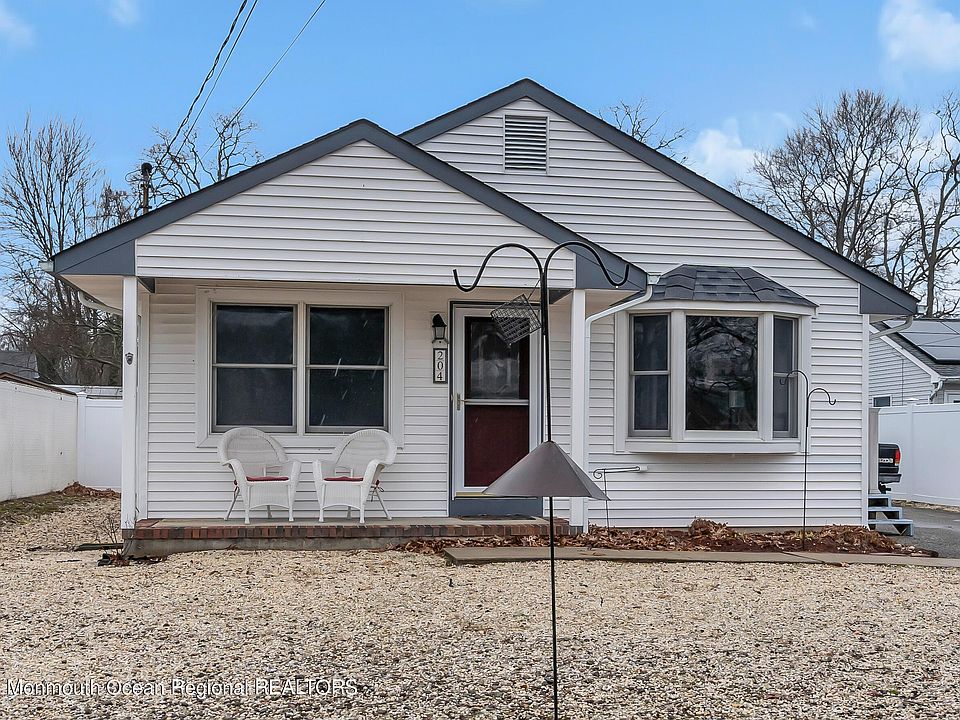 1st image of 204 Arkansas Avenue