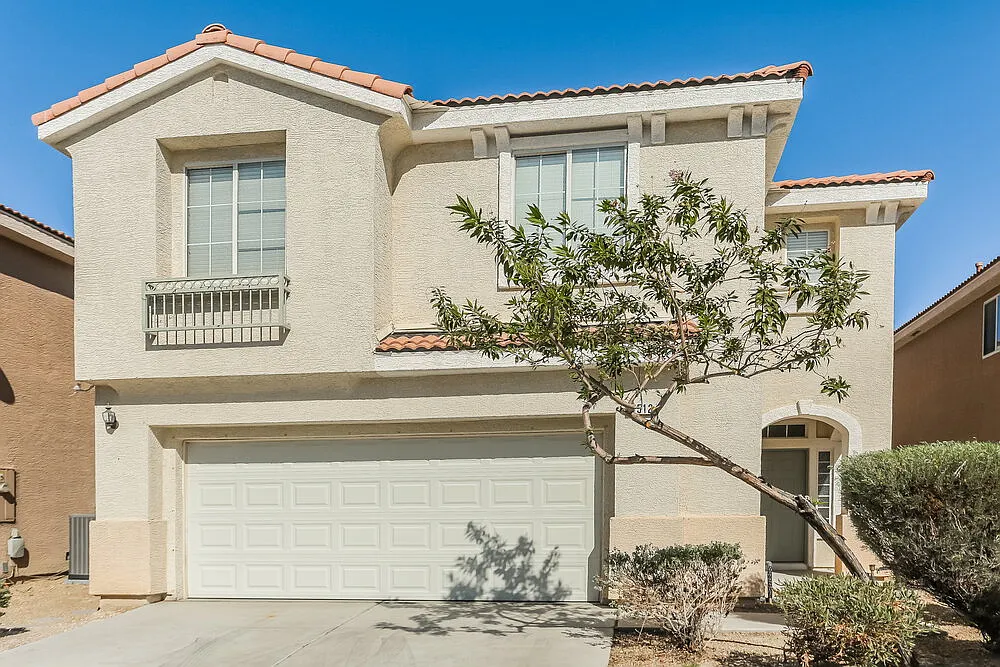 3 bed, 2.5 bath, 2019 sqft, $2,285 — Photo 1