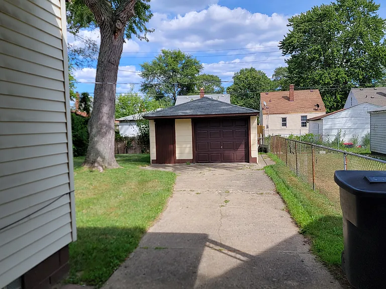 20214 Mackay St — Photo 2