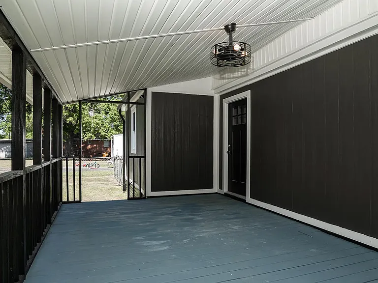 301 W John J Sharpe St — Photo 28