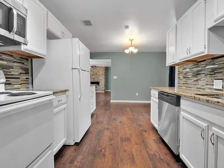 417 E Lindbergh Blvd — Photo 9