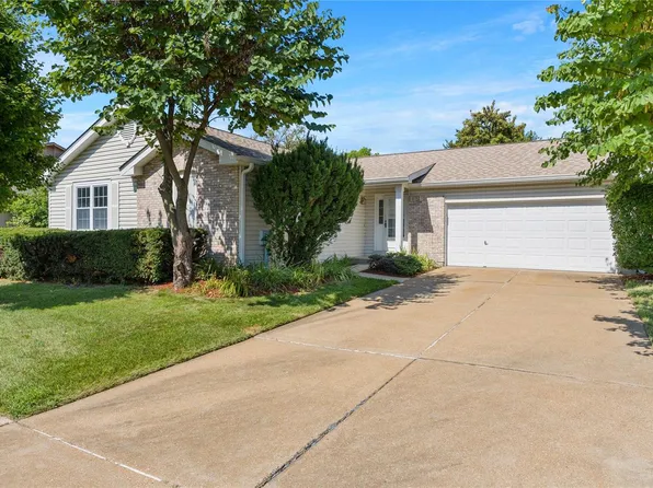 3885 Grand National Dr, Florissant, MO 63034