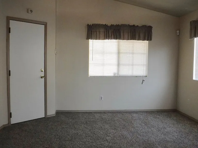 10648 Shooting Star St NW — Photo 2