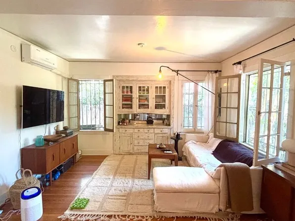 907 N Genesee Ave, West Hollywood, CA 90046