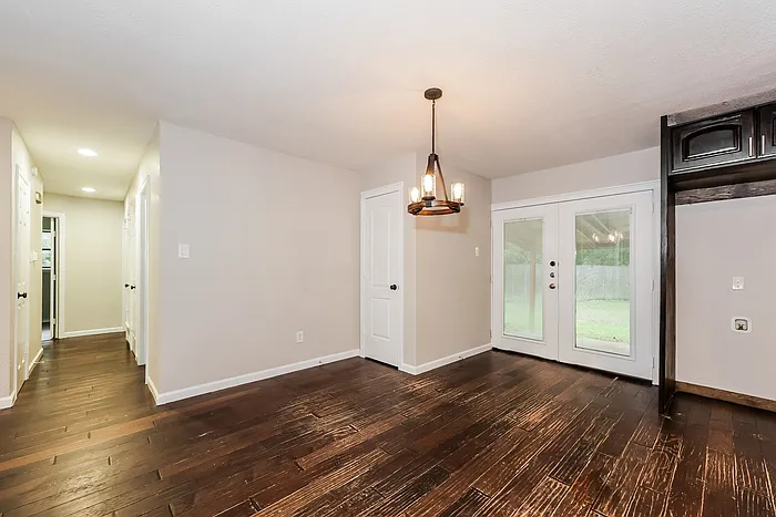 224 NE Michael Dr — Photo 4