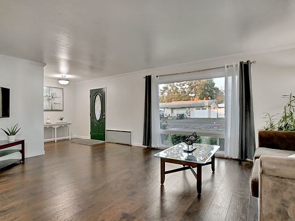 3rd image of 2526 Mountain View Ave W