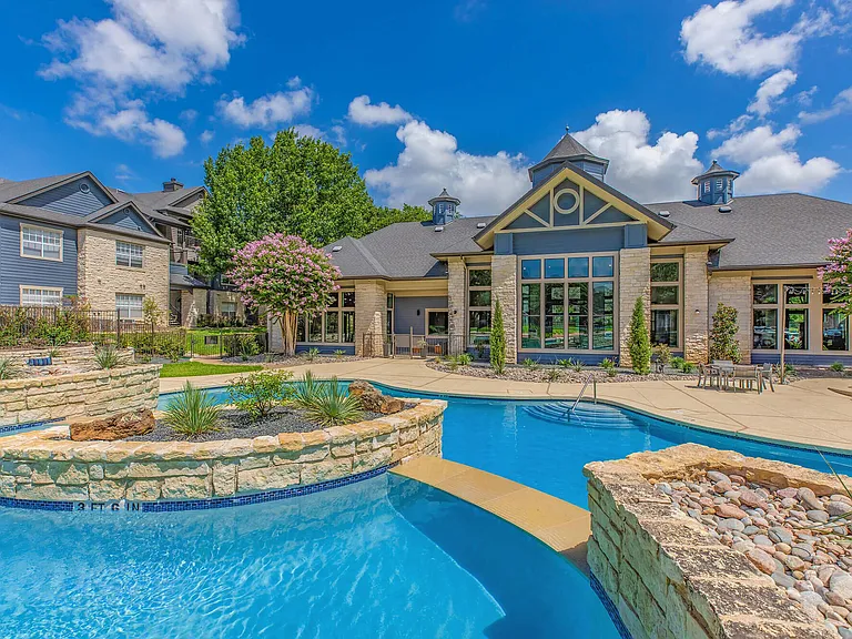 Falls Round Rock — Photo 21