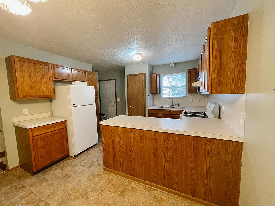 Kitchen (photo may or may not reflect exact apartment) Differences are a flip of the exact design based on an inside or outside apartment