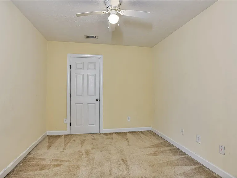 2103 Wythe Dr — Photo 33