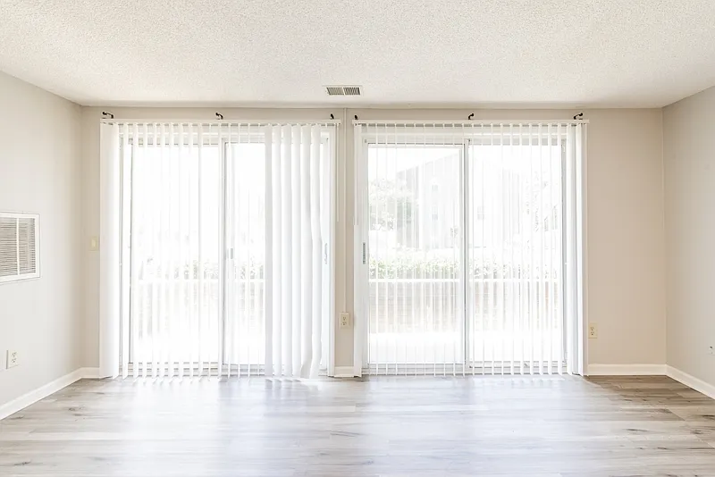 3 bed, 2.0 bath, 847 sqft, $1,425 — Photo 3