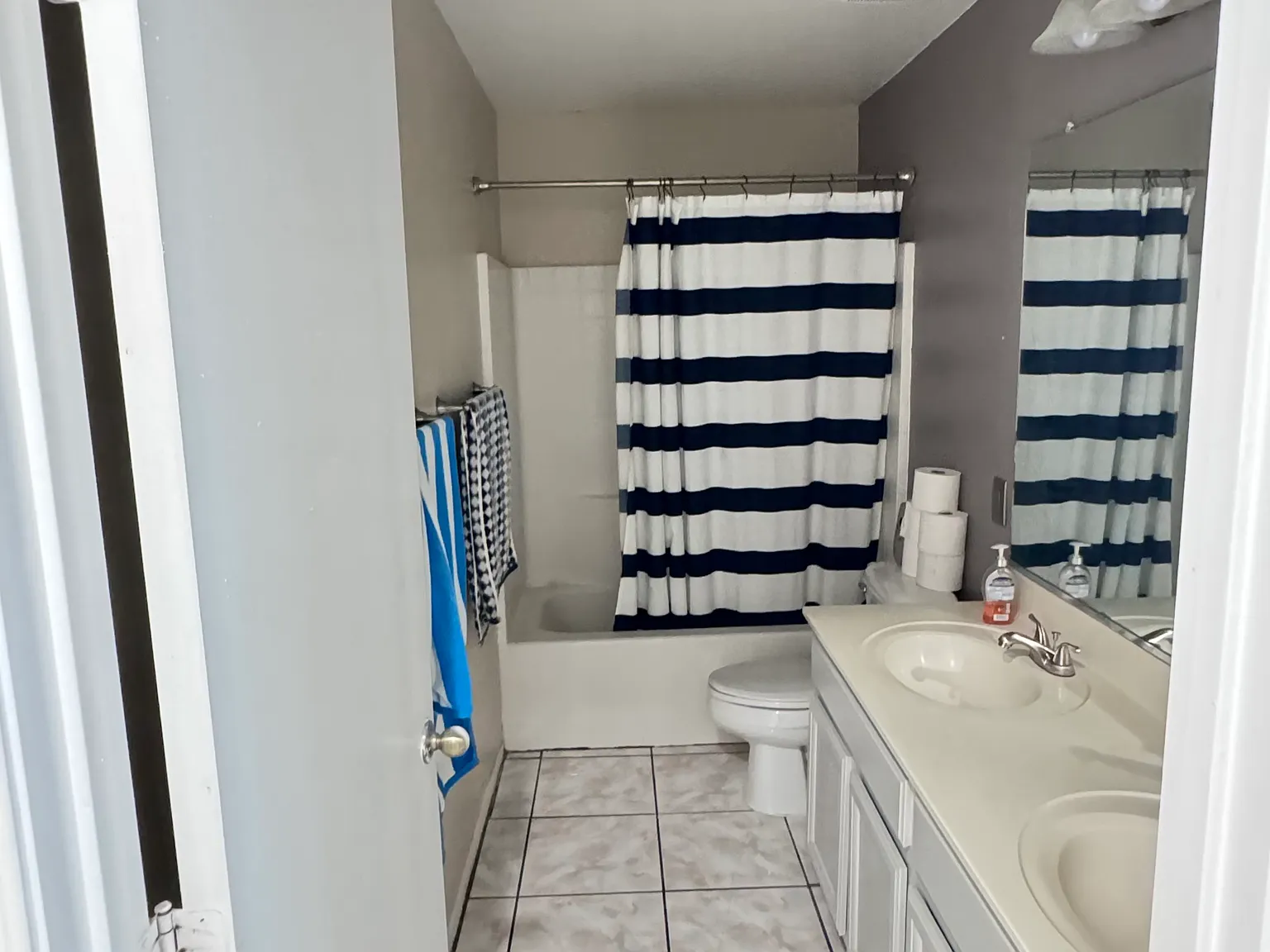 5 bed, 2491 sqft, $3,800 — Photo 2