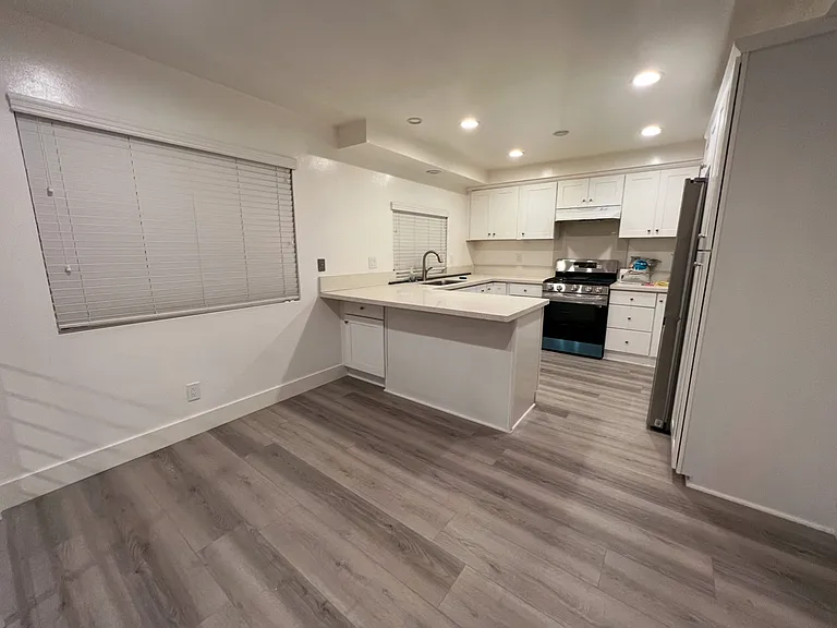6939 Tahiti Dr — Photo 2