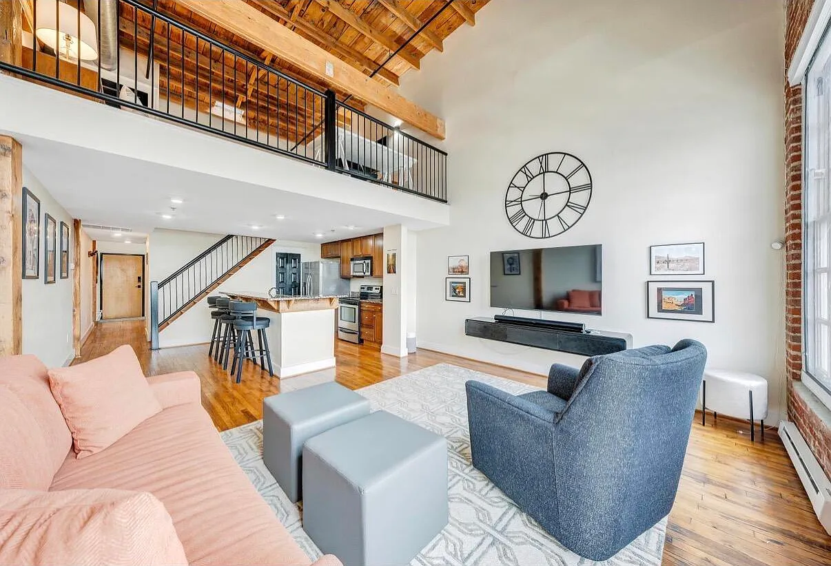 1 bed, 1.5 bath, 1066 sqft, $1,900 — Photo 1