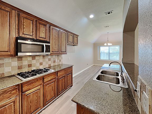 5th image of 308 Village Dr