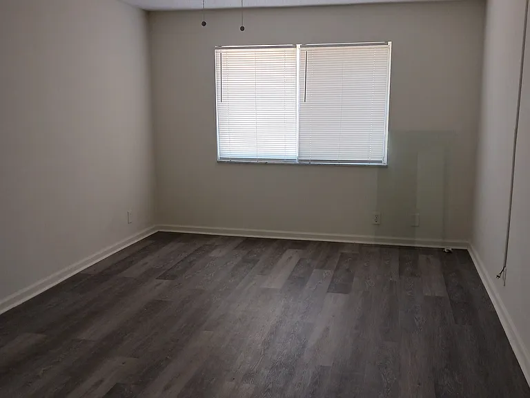 2107 NW 59th Ter #60-E — Photo 10